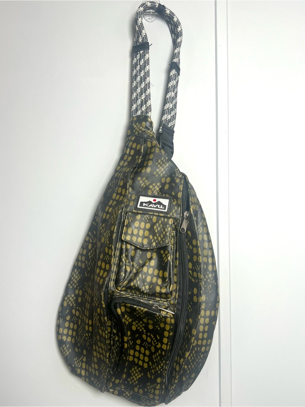 KAVU Ropette Crossbody Sling Bag Yellow Green Reptilian Skin Pattern Rope Strap